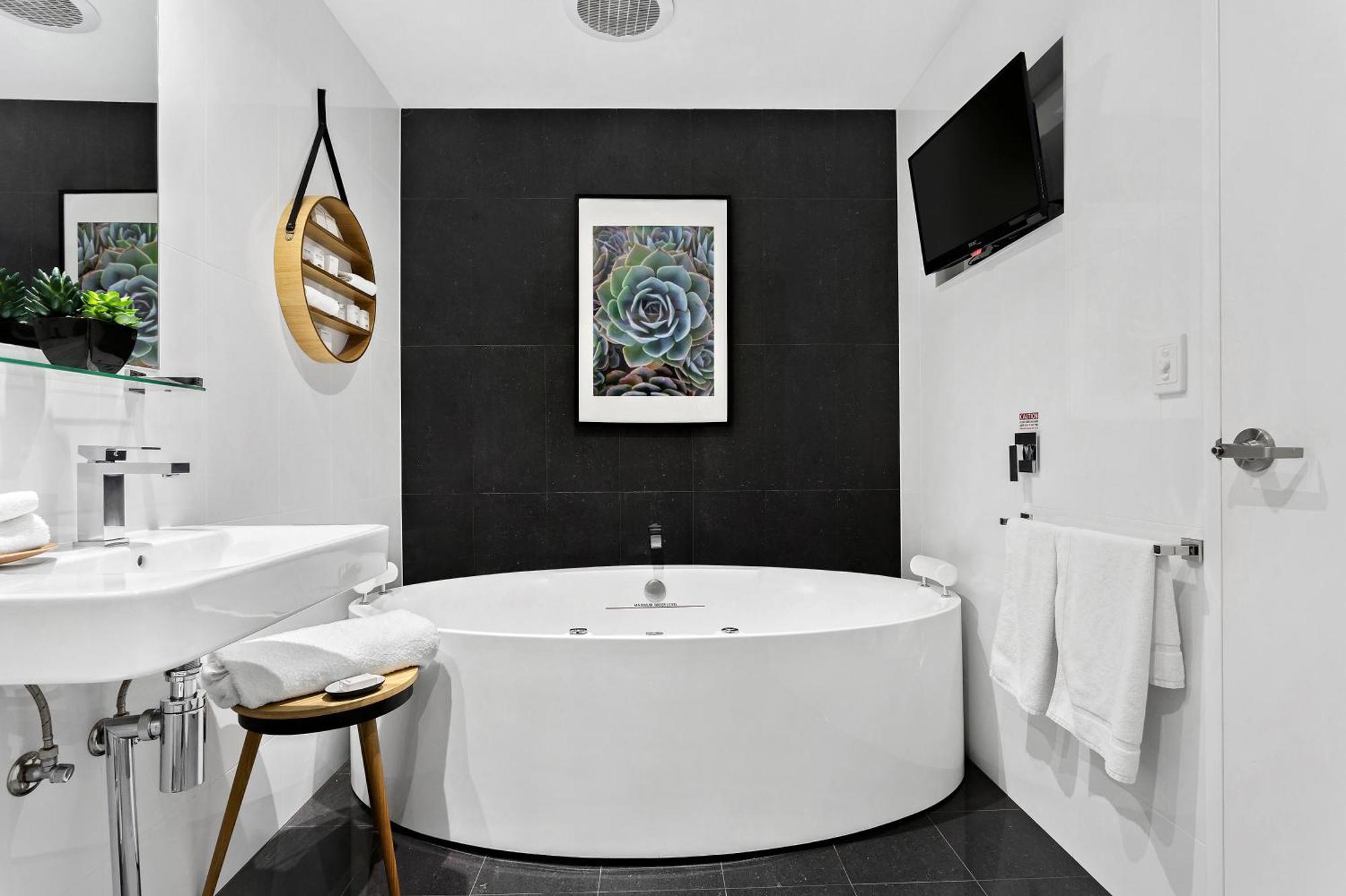 Studio Apartment with Spa Bath,1742712574:JPEG